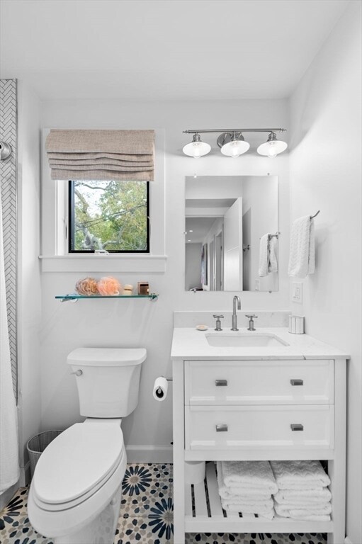 Building Photo - 99 Naugus Ave