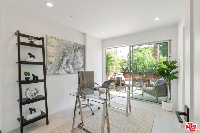 Building Photo - 857 N Detroit St