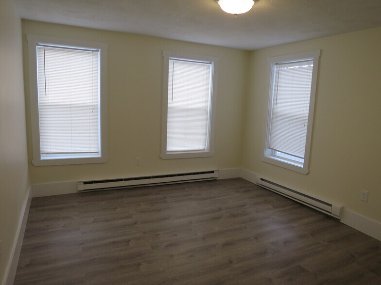 Building Photo - 3 Elm St