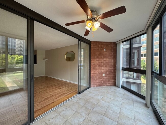 Building Photo - Sun-filled 1 Bed 1 Bath With Sunroom In Ea...