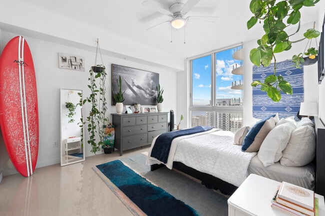 Building Photo - 300 S Biscayne Blvd