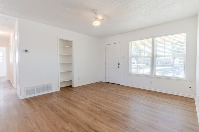 Building Photo - 5250 Durango Dr