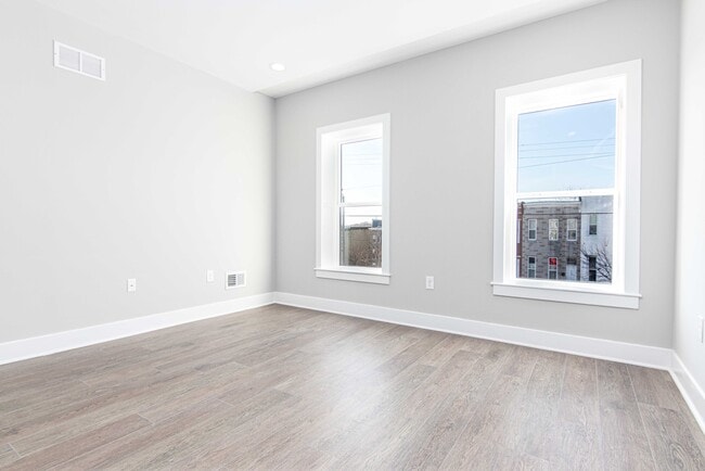 Building Photo - 3509 Chestnut Ave