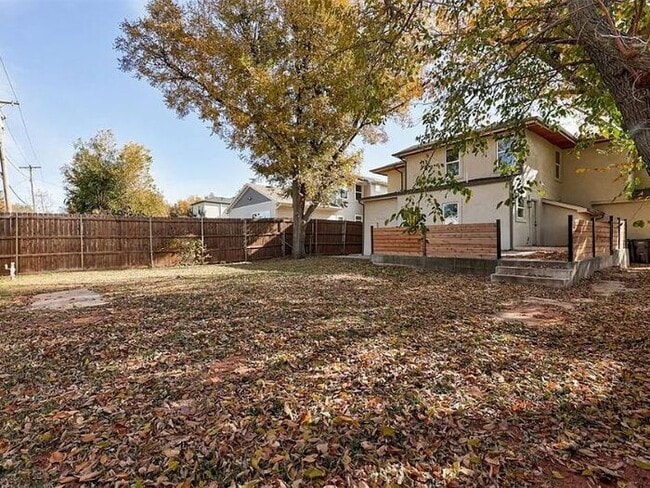 Building Photo - 213 NE 14th St