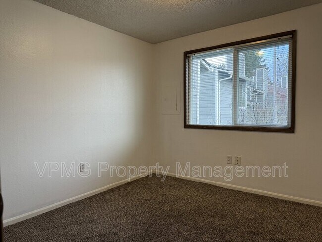 Building Photo - 5415 NE 34th St