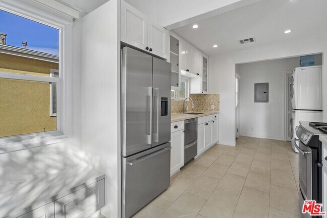 Building Photo - 6113 Cashio St
