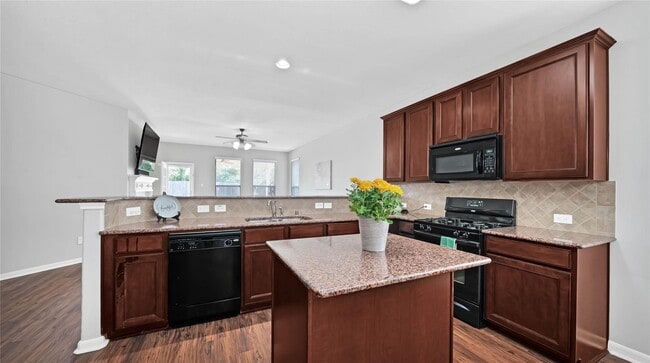 Building Photo - 15319 Tupelo Dr