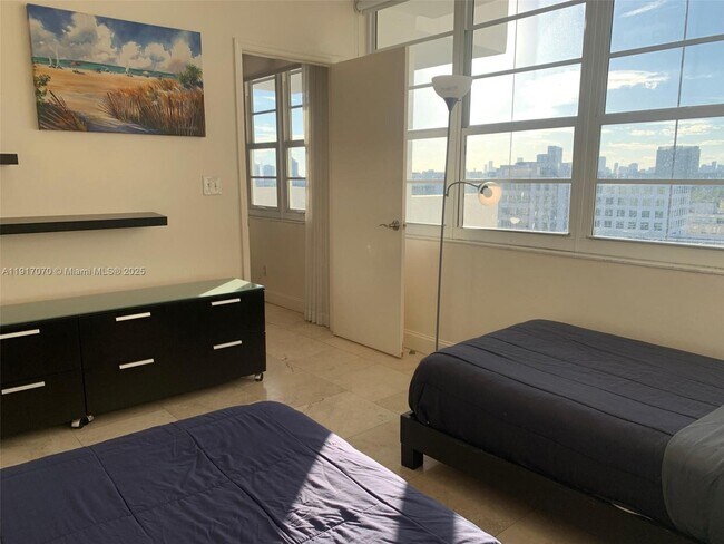 Building Photo - 100 Lincoln Rd