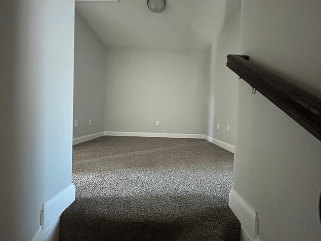 Building Photo - FALL MOVE-IN SPECIAL: 50% OFF 1st MONTH'S ...