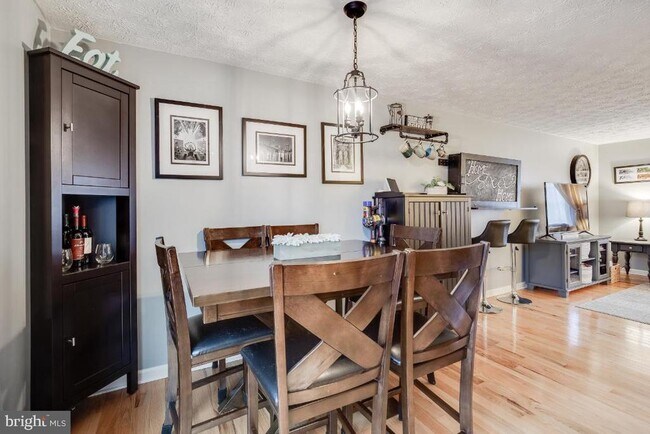 Building Photo - 8280 Wold Den Ct