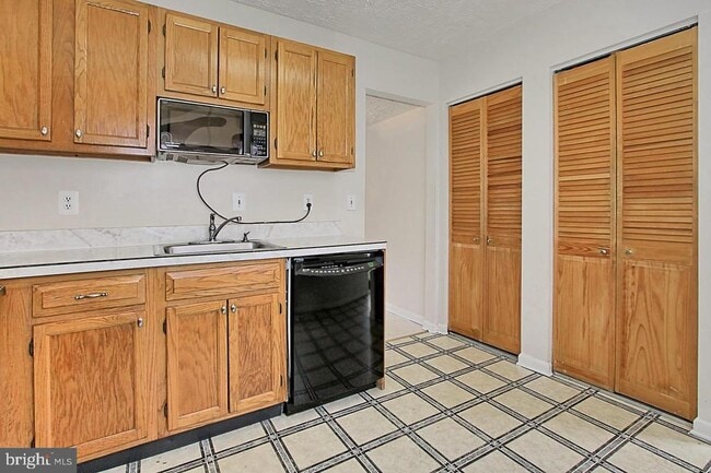 Building Photo - 8607 Woodhue Ct