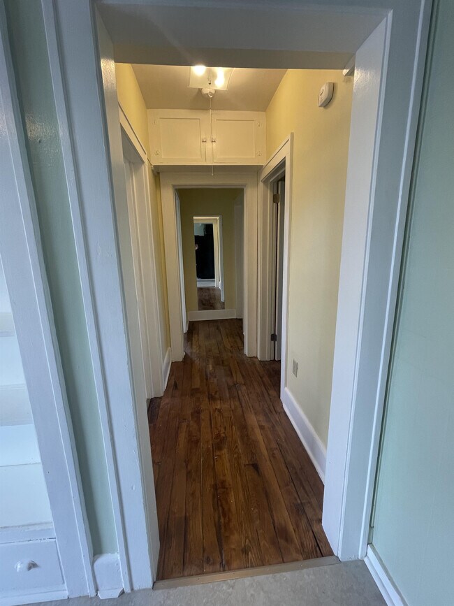 Building Photo - 906 Gompers Ave