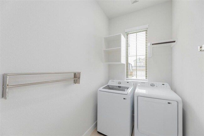 Building Photo - 14525 Kira Ln