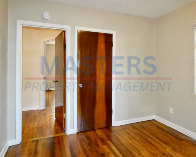 Building Photo - 2 Bed 1 Bath House