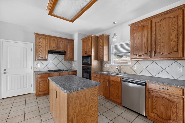 Building Photo - Spacious 4-Bedroom Home with Bonus Room and Large Backyard in Caruth Lake