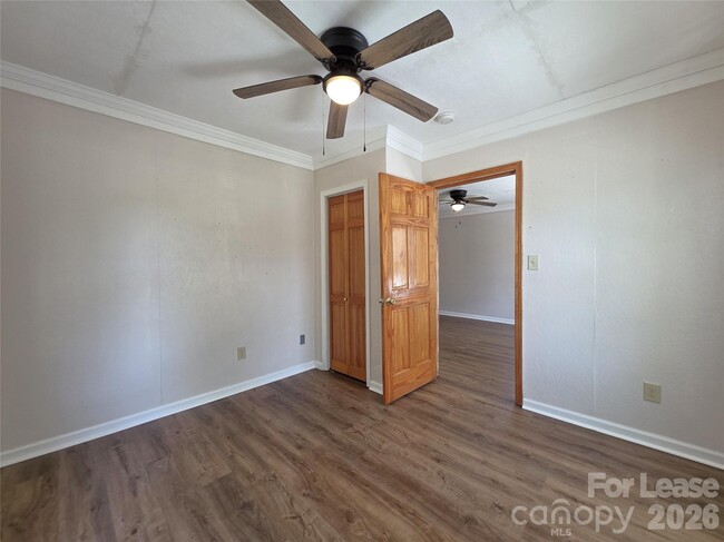 Building Photo - 922 S Meeting St