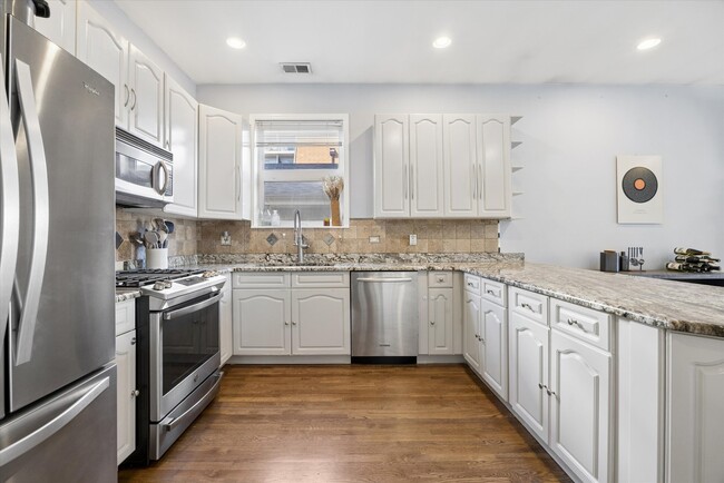 Building Photo - 323 W Schiller St