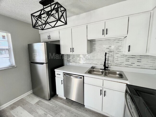 Building Photo - 1505 40th Ave