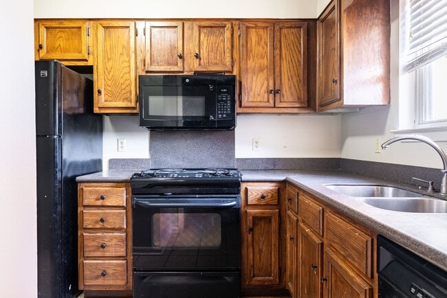 Building Photo - 34 Edgehill Cove