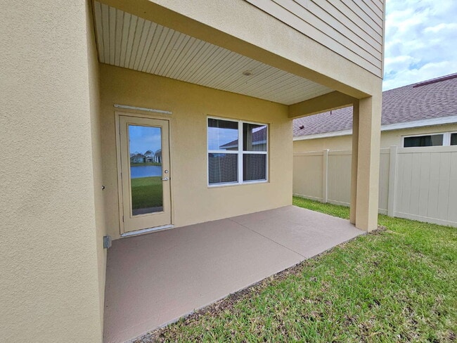 Building Photo - Palm Bay Paradise