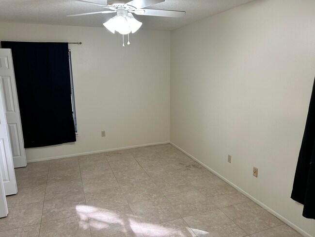 Building Photo - 4114 NW Cinnamon Tree Cir