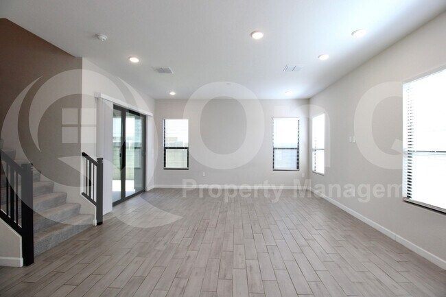Building Photo - 4817 E St John Rd