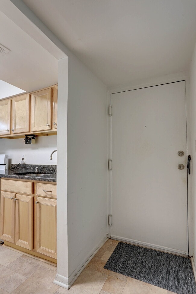Building Photo - 1BD/1BA - Great Condo in Columbia
