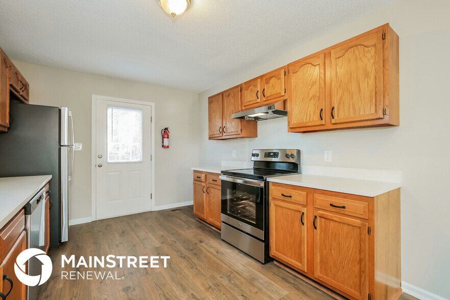 Building Photo - 4804 Shady Pine Dr