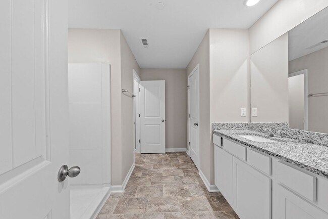 Building Photo - 155 Champions Ln