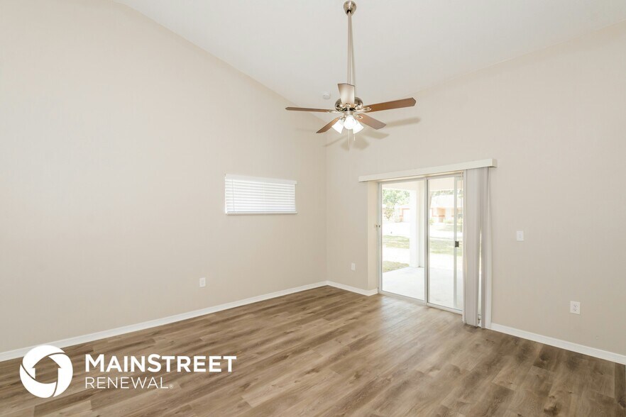 Building Photo - 9310 27th Ave E