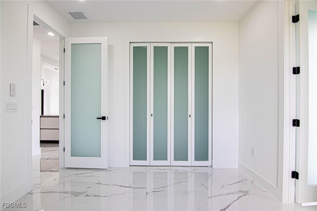 Building Photo - 829 NW 29th Ave