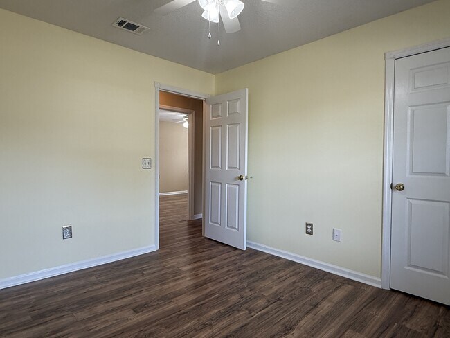 Building Photo - 313 Pat Priester Dr