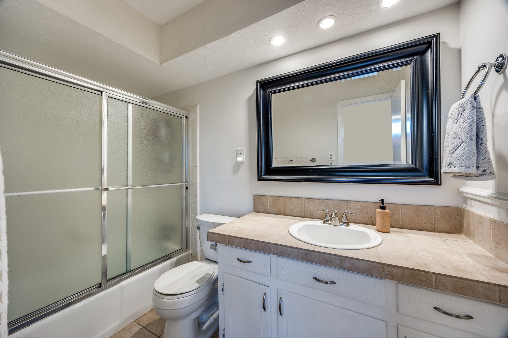 En Suite Bath - 7842 El Pensador Dr