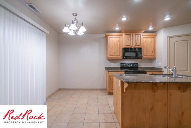 Building Photo - Beautiful 3 bedroom, 2.5 bathroom Townhome...