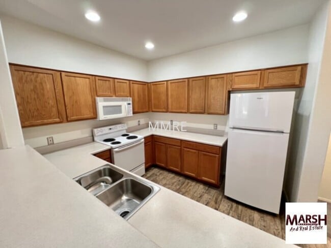 Building Photo - Very nice 2 bedroom condo in Mesa in a gat...