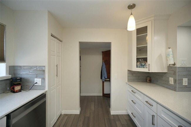 Building Photo - 6325 Newtown Cir
