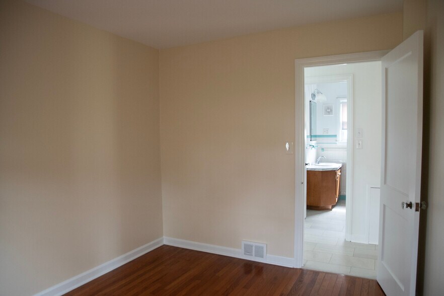 Building Photo - 1349 Lititz Rd