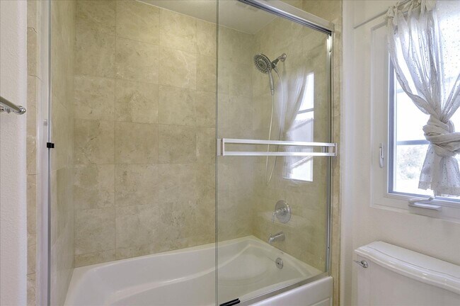 Building Photo - For Rent: Spacious 4BR/3.5BA Newer Home in...