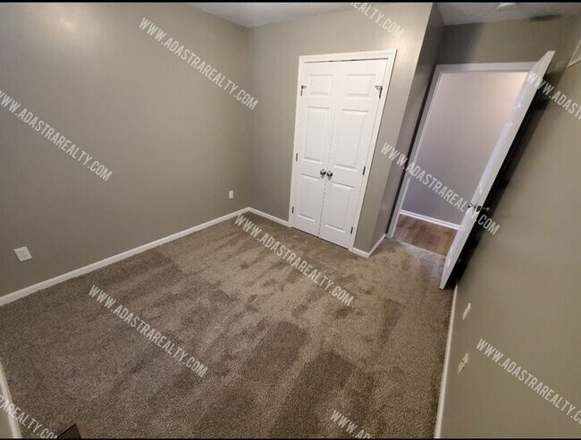 Building Photo - Gorgeous Olathe Home in South Hampton Subdivision-Available in SEPTEMBER!!