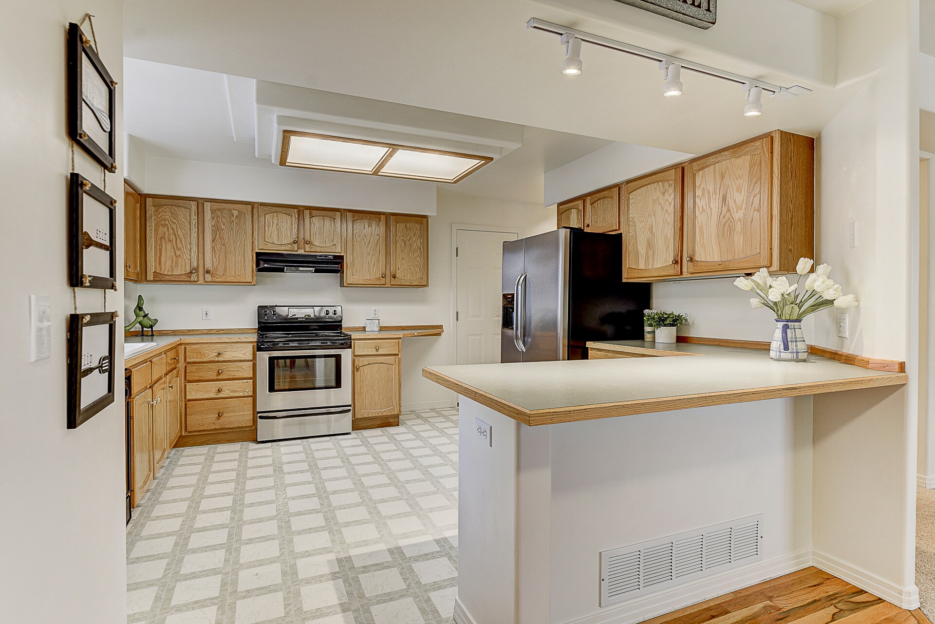 Building Photo - 619 Manitou Blvd