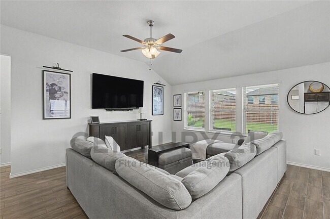Building Photo - 1825 Agarito Dr