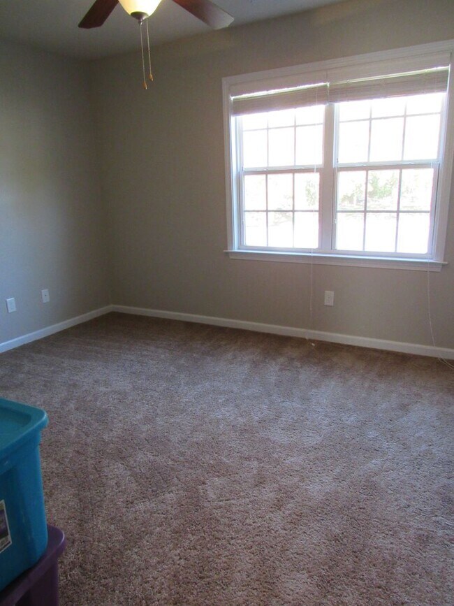 Building Photo - Welcome to Greenford Place!