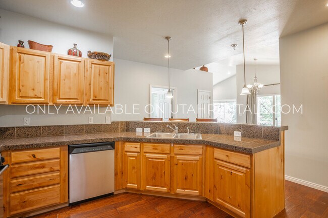 Building Photo - 1061 Canyon Meadow Dr