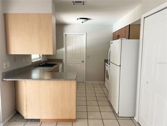 Building Photo - 2753 Foxdale Dr