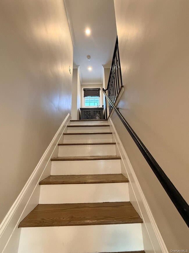 Building Photo - 201 Sydney Ave