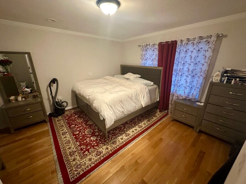 Building Photo - 327 Edgewood Rd