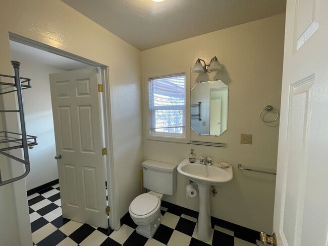 Building Photo - 1911 H St