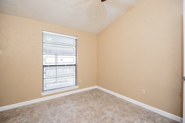 Building Photo - 14606 Leacrest Dr