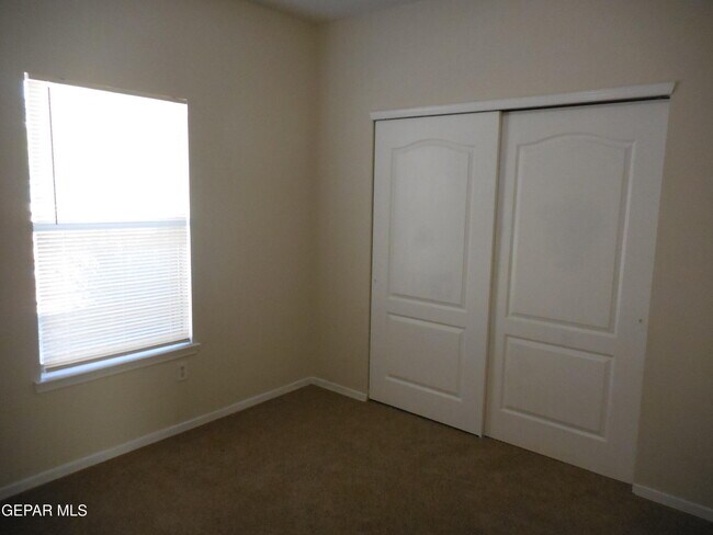 Building Photo - 14741 Calhoun Dr