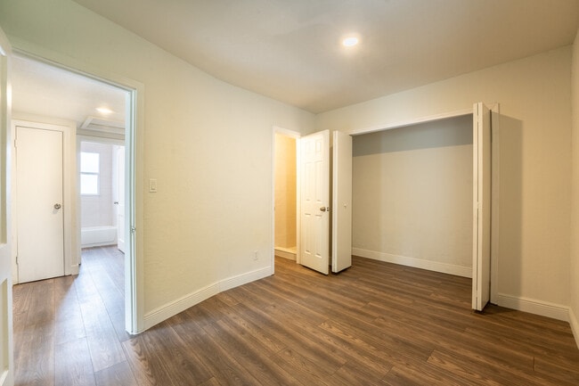 Building Photo - 1052 Magnolia Ave